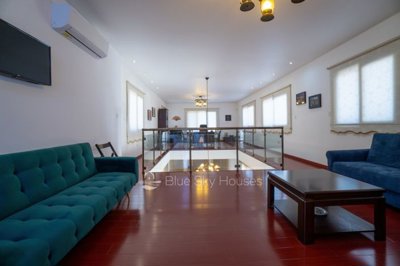 Detached Villa For Sale  in  Pyrgos
