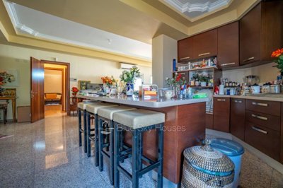 Detached Villa For Sale  in  Columbia