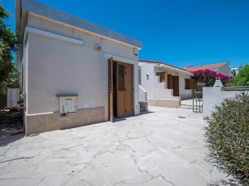 Bungalow For Sale  in  Chloraka