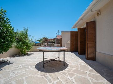Bungalow For Sale  in  Chloraka