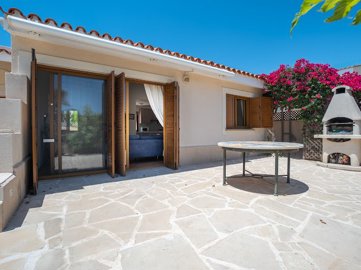Bungalow For Sale  in  Chloraka