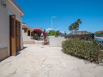 Bungalow For Sale  in  Chloraka