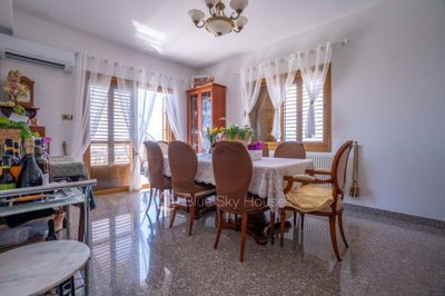 Detached Villa For Sale  in  Apesia