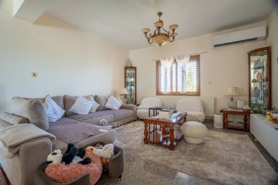 Detached Villa For Sale  in  Apesia