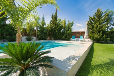 Detached Villa For Sale  in  Parekklisia