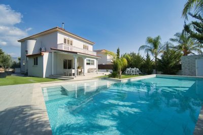 Detached Villa For Sale  in  Parekklisia