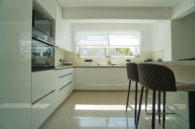 Detached Villa For Sale  in  Parekklisia