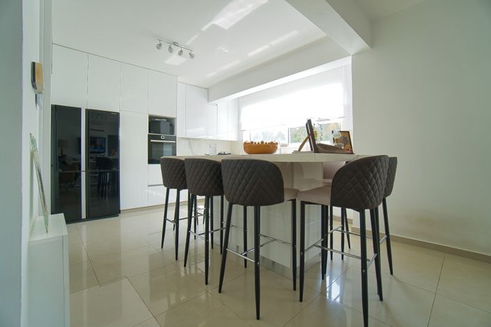 Image No.8-4 Bed Villa for sale