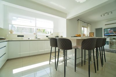 Detached Villa For Sale  in  Parekklisia