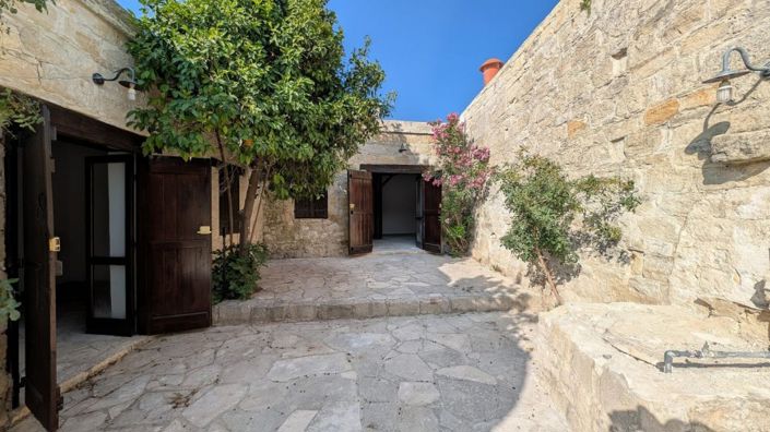 Image No.1-1 Bed Villa for sale