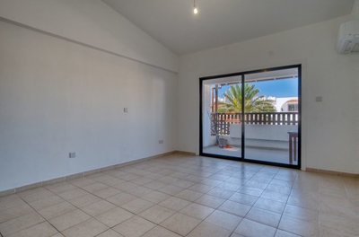 Apartment For Sale  in  Chloraka