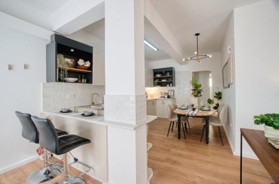 Apartment For Sale  in  Paphos Town