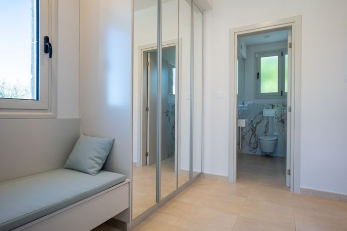 Image No.4-4 Bed Villa for sale