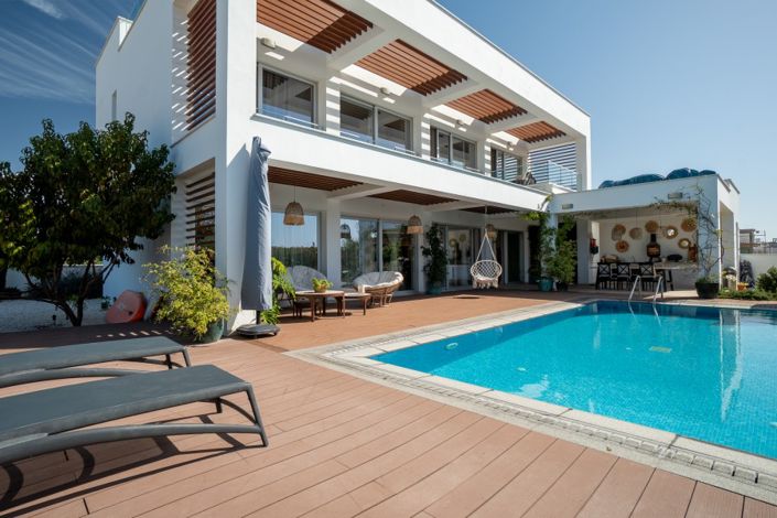 Image No.3-4 Bed Villa for sale