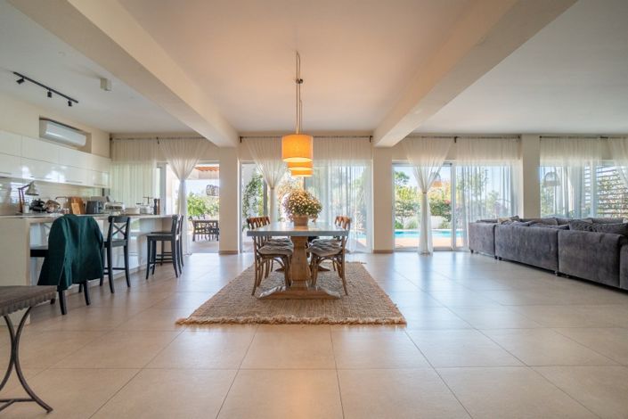 Image No.4-4 Bed Villa for sale