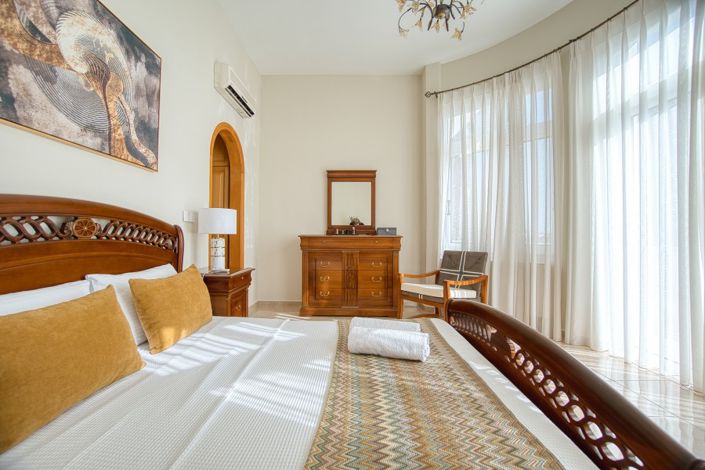 Image No.10-4 Bed Villa for sale