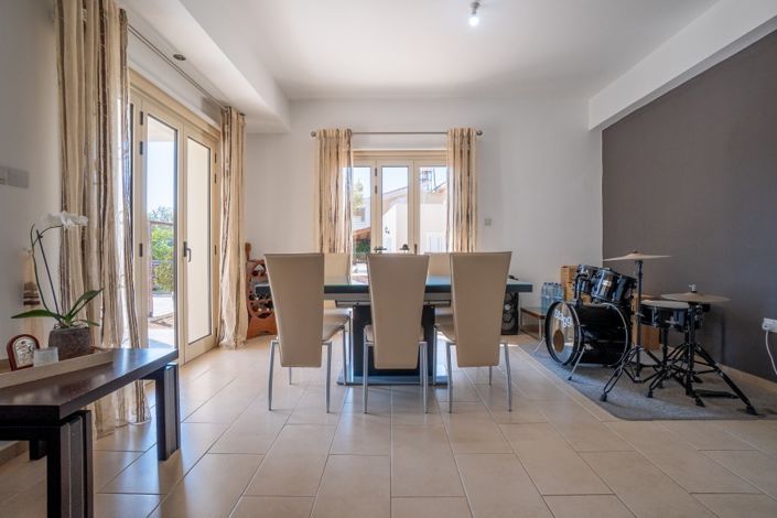 Image No.2-3 Bed Villa for sale