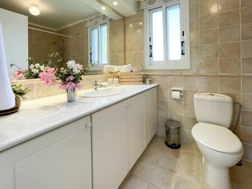 Detached Villa For Sale  in  Chloraka