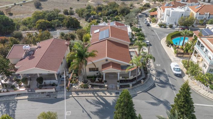 Image No.2-6 Bed Villa for sale