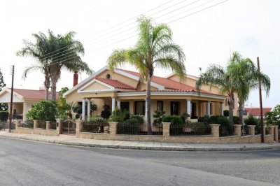 Detached Villa For Sale  in  Petridia