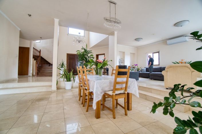 Image No.9-5 Bed Villa for sale