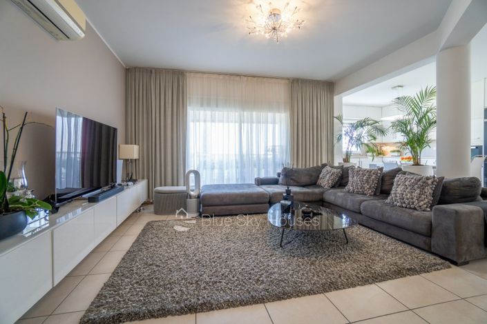 Image No.2-Appartement de 3 chambres à vendre à Agios Athanasios