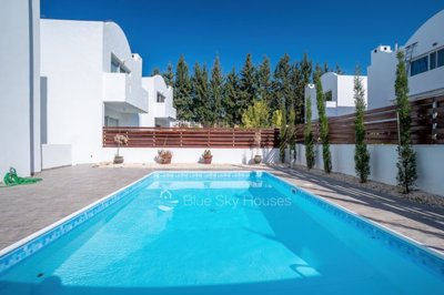 Detached Villa For Sale  in  Geroskipou