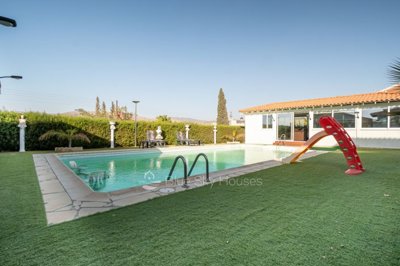 Detached Villa For Sale  in  Kalogiri