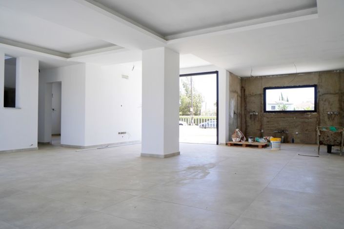 Image No.3-4 Bed Villa for sale