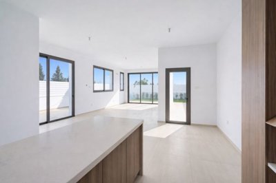 Detached Villa For Sale  in  Dromolaxia