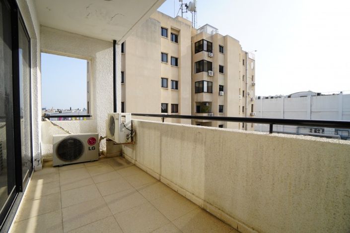 Image No.8-3 Bed Commercial for sale