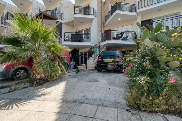 Image No.2-2 Bed Townhouse for sale