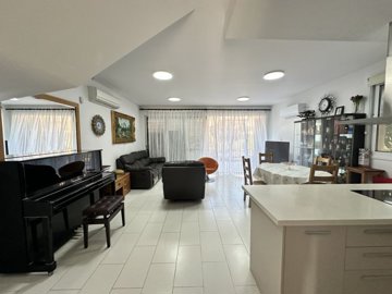 Detached Villa For Sale  in  Kato Paphos - Universal