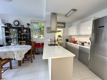 Detached Villa For Sale  in  Kato Paphos - Universal