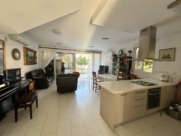 Detached Villa For Sale  in  Kato Paphos - Universal