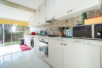 Detached Villa For Sale  in  Apesia