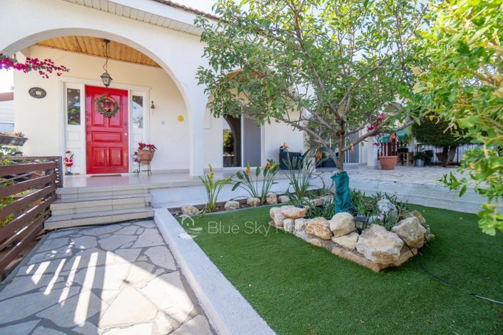 Image No.2-4 Bed Villa for sale