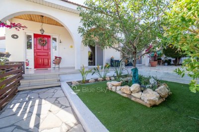 Detached Villa For Sale  in  Apesia