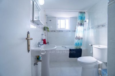 Detached Villa For Sale  in  Apesia