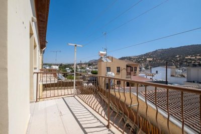 3 bedroom upper house in Agios Theodoros, Larnaca