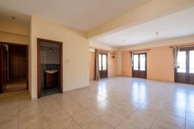 3 bedroom upper house in Agios Theodoros, Larnaca