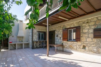Detached Villa For Sale  in  Pano Akourdaleia