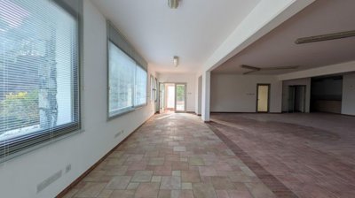 Spacious Two-Storey Home with Basement & Workshop in Zoopigi, Limassol