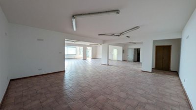 Spacious Two-Storey Home with Basement & Workshop in Zoopigi, Limassol