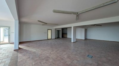 Spacious Two-Storey Home with Basement & Workshop in Zoopigi, Limassol