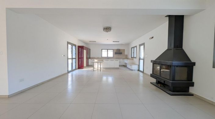 Image No.8-3 Bed Villa for sale