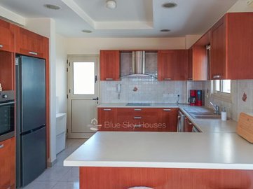 Detached Villa For Sale  in  Ayios Athanasios