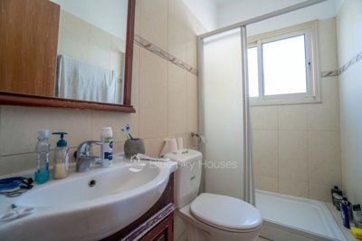 Detached Villa For Sale  in  Ayios Athanasios