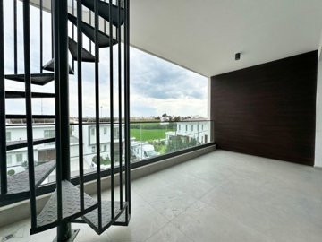 Penthouse For Sale  in  Livadia