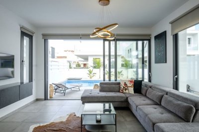 Detached Villa For Sale  in  Anglikos Stratos Dekeleias